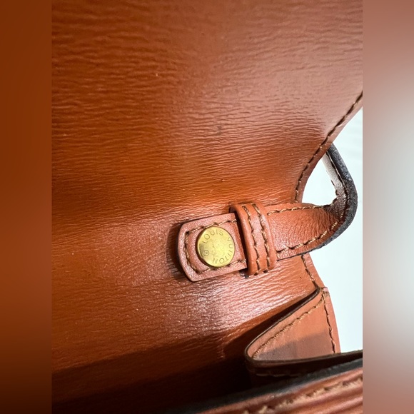 ❌SOLD❌Louis Vuitton Epi Leather Crossbody and Clutch - Picture 2 of 11